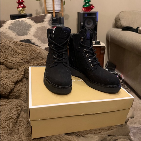 Michael Kors boots size 6 - Picture 3 of 7
